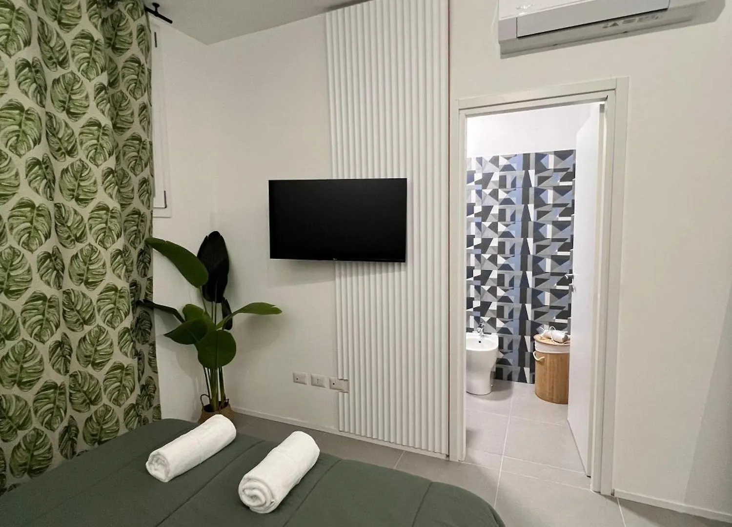 Room 12 Milano 0*, Milan
